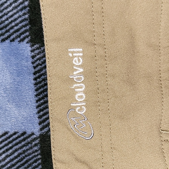 Cloudveil. Premium women's pants.  Cargo-style. Like-new.  Size 10 - Picture 16 of 16